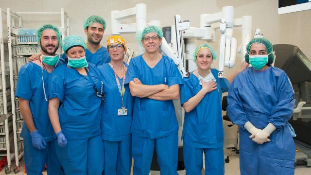 Membres de l'equip quirúrgic d'urologia de l'Hospital de Bellvitge