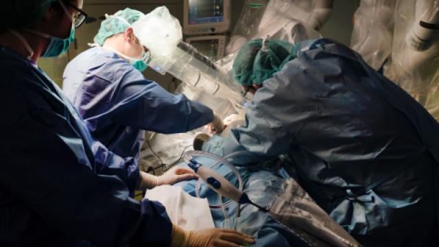 El Servei de Cirurgia Toràcica inicia un programa de cirurgia robòtica_hub