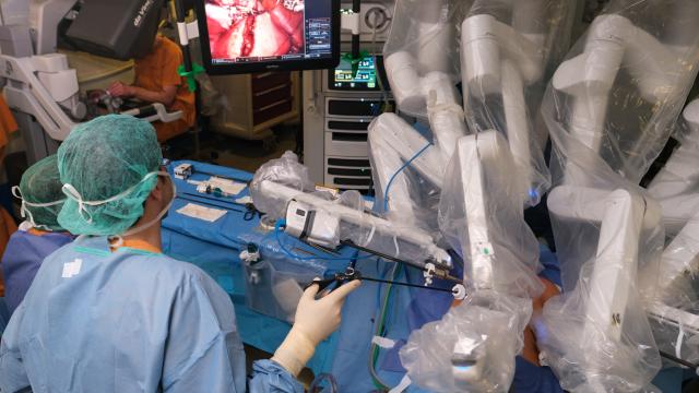 Cirurgia ginecològica amb robot Da Vinci a l'HUB