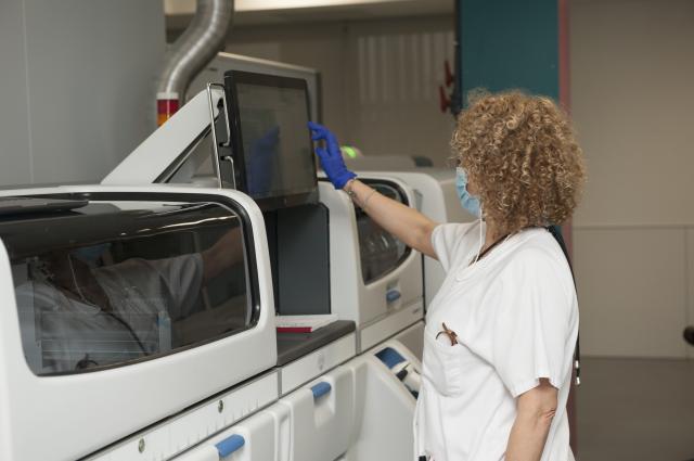Cascadion automatitzat al Laboratori ubicat a l'Hospital Universitari de Bellvitge
