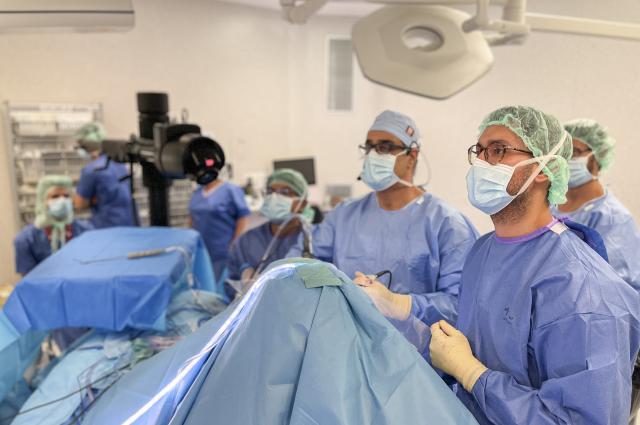 Cirurgia d'espatlla practicada pel Dr. Hachem a l'Hospital de Bellvitge