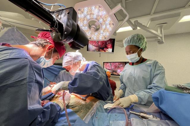 El Servei de Cirurgia Toràcica implanta una innovadora pròtesi biomecànica personalitzada per substituir la meitat de l’estèrnum