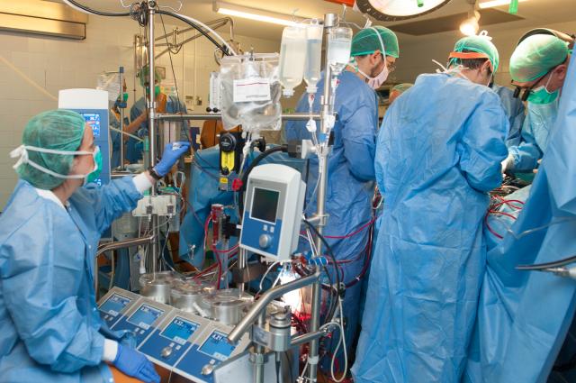 L’Hospital de Bellvitge arriba a les 25.000 circulacions extracorpòries en cirurgia cardíaca