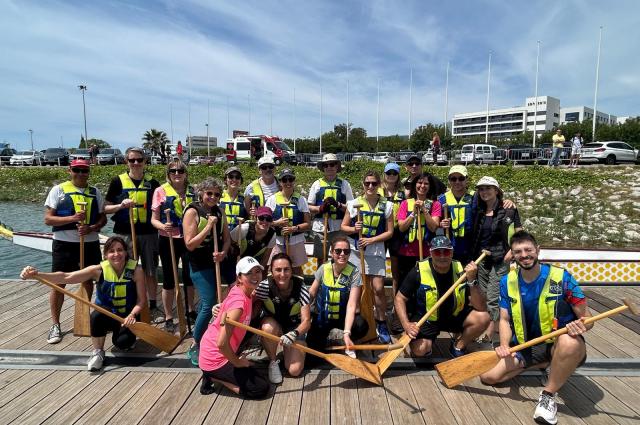 Pacients i professionals de la Unitat de Càncer de Mama HUB-ICO promouen la pràctica de rem Dragon Boat en un festival solidari 