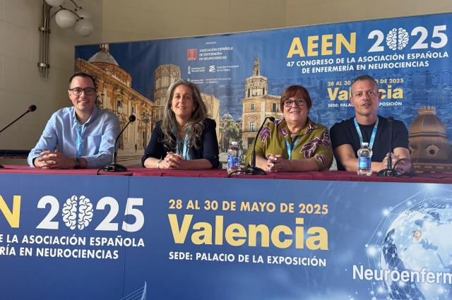 Professionals d’infermeria de l’àrea de neurociències i bloc quirúrgic de neurocirurgia participen al congrés AEEN 2025