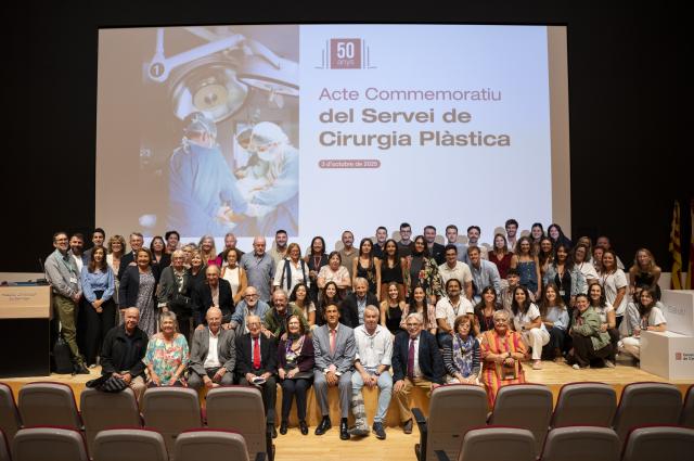 Mig segle per consolidar un servei de cirurgia plàstica amb una manera de fer inconfusible