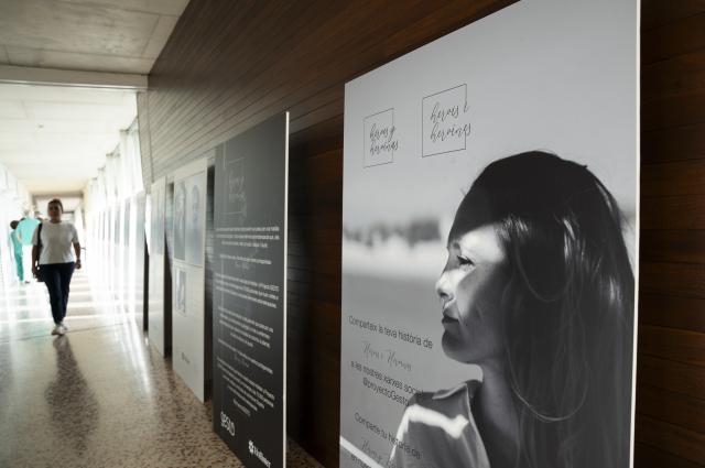 Històries de vida de persones ostomitzades en una exposició a l’Hospital de Bellvitge