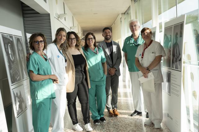 Històries de vida de persones ostomitzades en una exposició a l’Hospital de Bellvitge