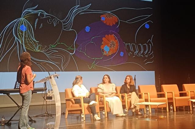 La jornada per a pacients de càncer de mama aborda la metàstasi des de múltiples punts de vista