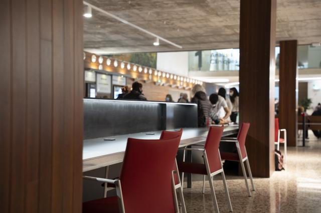  El renovat vestíbul de Consultes Externes de l’Hospital de Bellvitge obre les seves portes