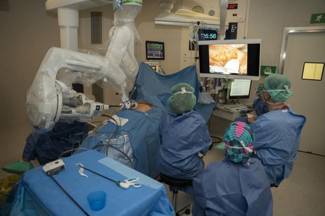 L’Hospital de Bellvitge potencia el seu lideratge en cirurgia robòtica incorporant un 5è robot quirúrgic