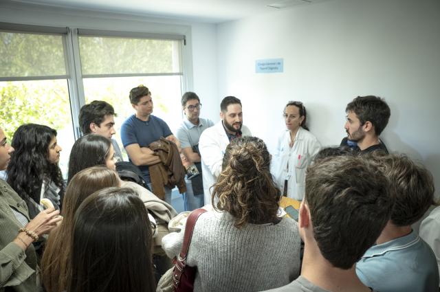 L’hospital obre les portes un any més als futurs metges resident