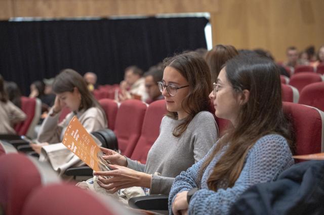 L’hospital obre les portes un any més als futurs metges resident