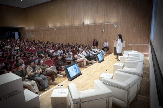 L’hospital obre les portes un any més als futurs metges resident