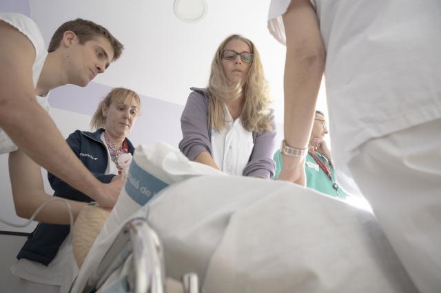 L’Hospital impulsa una formació interdisciplinària amb simulació avançada per millorar la resposta davant l’aturada cardíaca