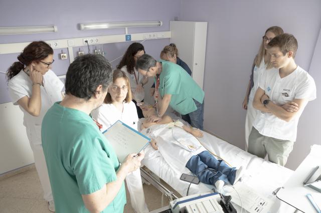 L’Hospital impulsa una formació interdisciplinària amb simulació avançada per millorar la resposta davant l’aturada cardíaca