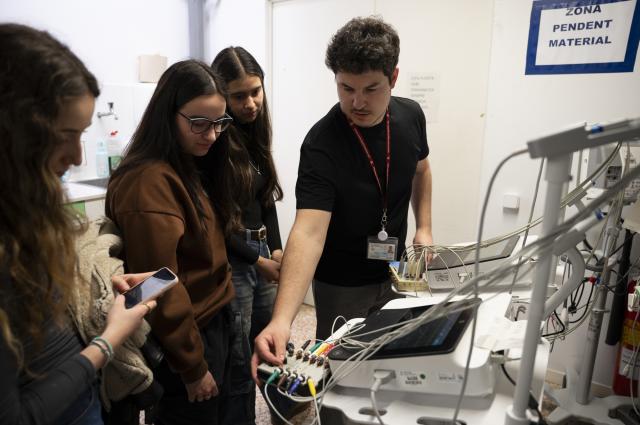 Estudiants de la UPC visiten la Unitat d’Electromedicina i Enginyeria Biomèdica