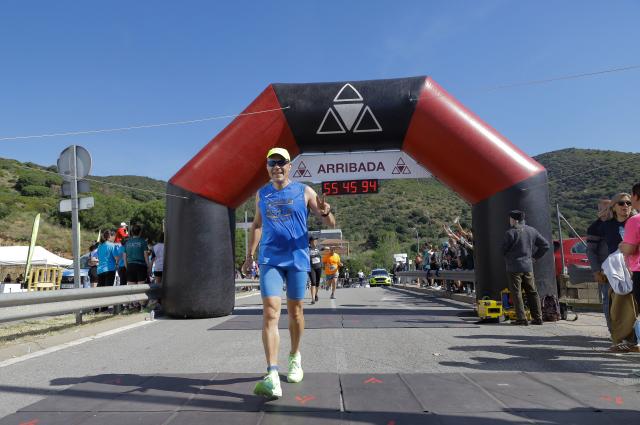 19 professionals de Bellvitge participen a la Cursa de la Sanitat Catalana en una jornada de cohesió i esport