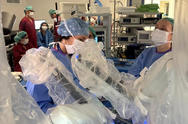 L’Hospital de Bellvitge acull la 4a edició del curs internacional de cirurgia toràcica robòtica uniportal amb el Dr. Diego González Rivas