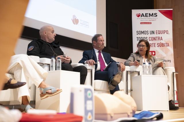 Professionals, pacients i famílies debaten a l’Hospital de Bellvitge com continuar reduint l’impacte letal de la mort sobtada