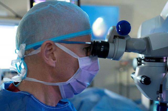 Bellvitge operació càncer ocular