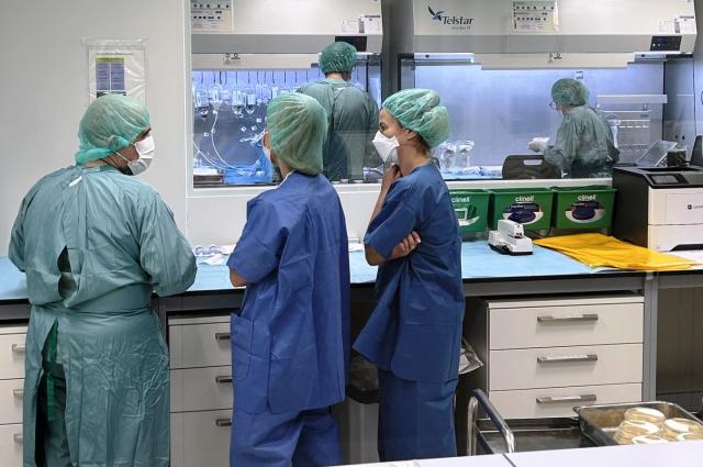 L’HUB comparteix la seva expertesa en elaboracions estèrils a sales blanques