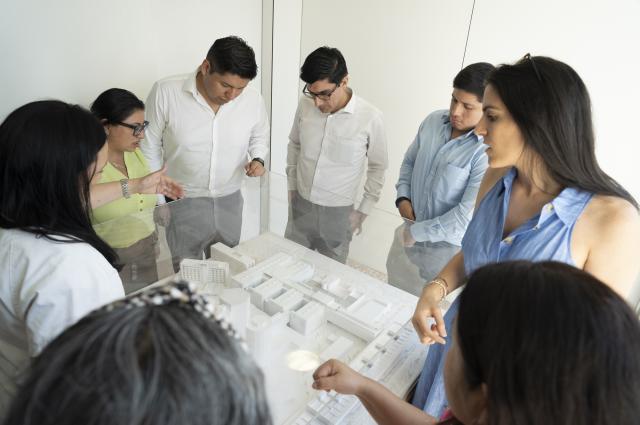 Estudiants de MBA peruans coneixen el model de transformació organitzativa del HUB