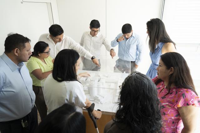 Estudiants de MBA peruans coneixen el model de transformació organitzativa del HUB