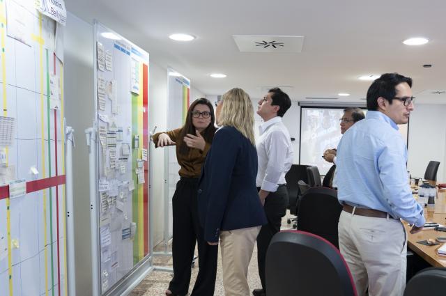 Estudiants de MBA peruans coneixen el model de transformació organitzativa del HUB