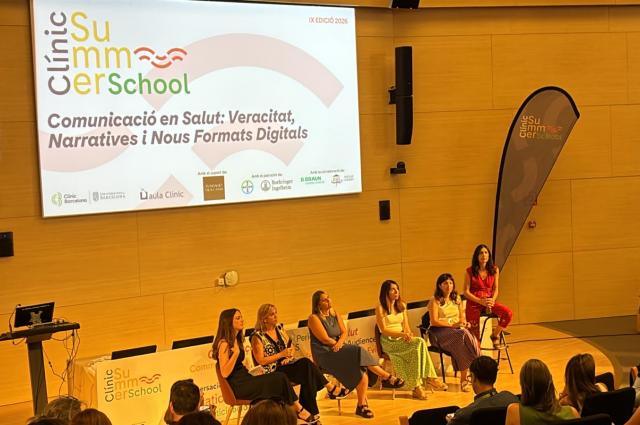 Esther del Campo presenta "Veus de Bellvitge. El pòdcast com a eina de salut pública" durant la Clínic Barcelona Summer School.