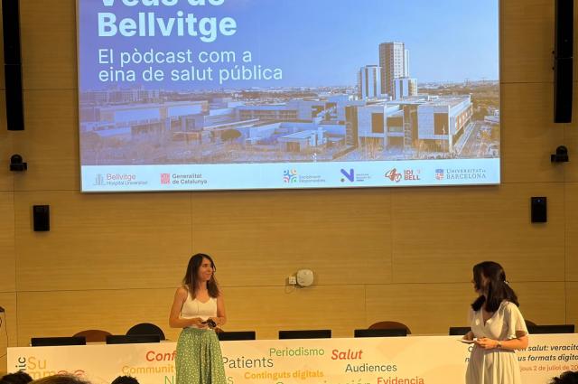 Esther del Campo presenta "Veus de Bellvitge. El pòdcast com a eina de salut pública" durant la Clínic Barcelona Summer School.
