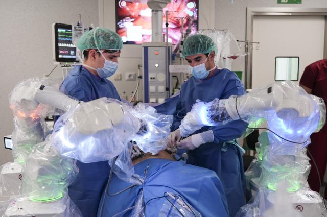 La cirurgia robòtica es multiplica per set a Catalunya des de 2018, amb l’Hospital de Bellvitge com un dels grans responsables