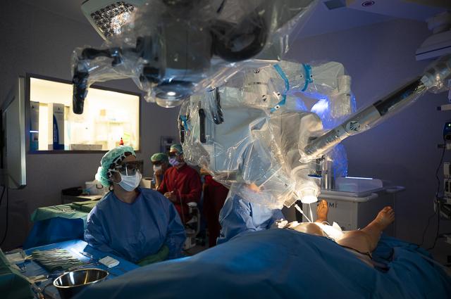 La cirurgia robòtica es multiplica per set a Catalunya des de 2018, amb l’Hospital de Bellvitge com un dels grans responsables