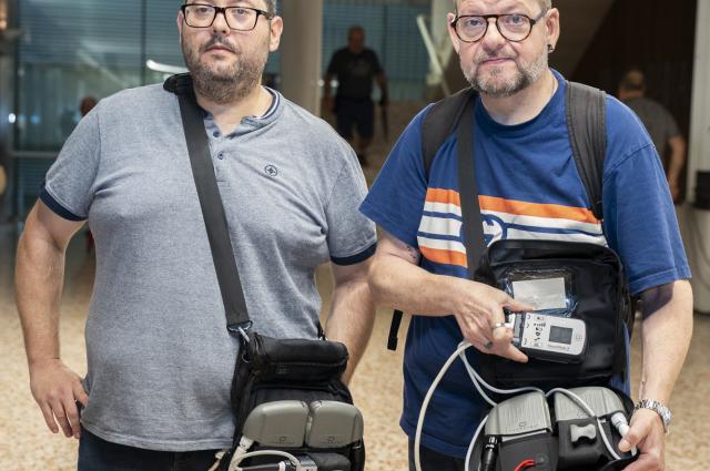- Quan comencen els teus problemes de cor?   Em van detectar la insuficiència cardíaca l’any 2018. Tot es va desencadenar a partir d’una dieta que estava fent per perdre pes, quan de cop i volta fent règim em vaig engreixar 8 o 10 quilos en una setmana. No entenia que estava passant, i a més a la feina portava uns dies molt esgotat. El detonant final fou que em vaig inflar moltíssim. Era tot líquid i les cames gairebé no m’entraven als pantalons. I vaig sortir d’Urgències amb la insuficiència cardíaca diagn