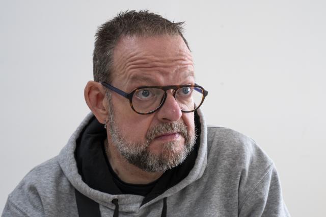- Quan comencen els teus problemes de cor?   Em van detectar la insuficiència cardíaca l’any 2018. Tot es va desencadenar a partir d’una dieta que estava fent per perdre pes, quan de cop i volta fent règim em vaig engreixar 8 o 10 quilos en una setmana. No entenia que estava passant, i a més a la feina portava uns dies molt esgotat. El detonant final fou que em vaig inflar moltíssim. Era tot líquid i les cames gairebé no m’entraven als pantalons. I vaig sortir d’Urgències amb la insuficiència cardíaca diagn
