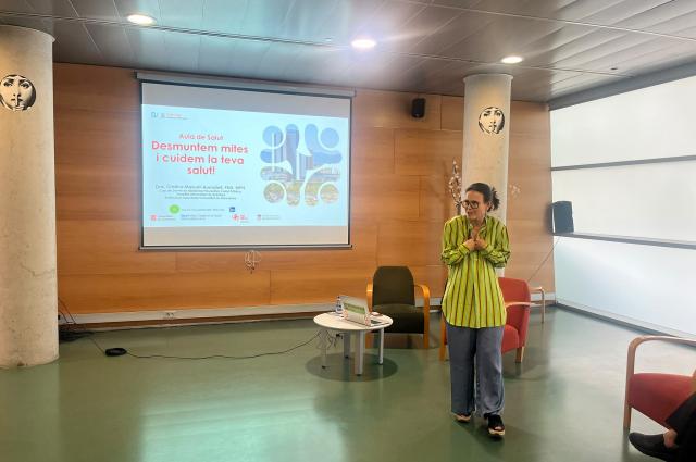 L’Hospital de Bellvitge promou la vacunació entre els veïns del barri amb una xerrada sobre la seva importància