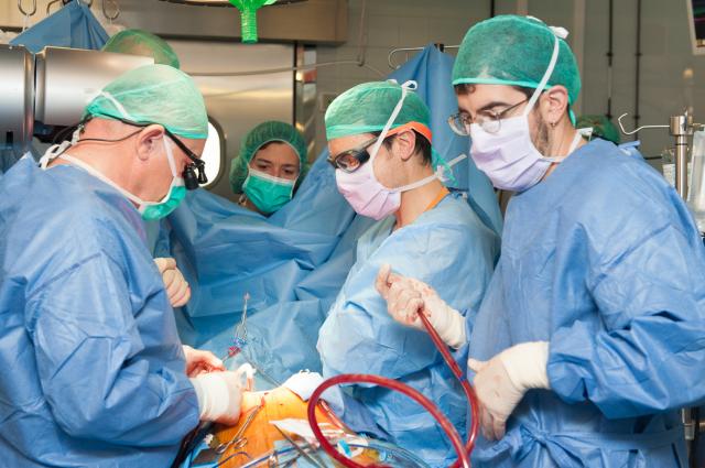 Implantació d'un cor artificial total a Bellvitge