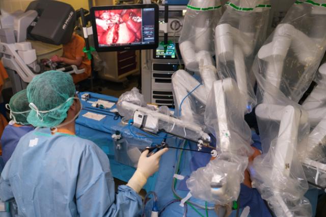 Cirurgia ginecològica amb robot Da Vinci a l'HUB