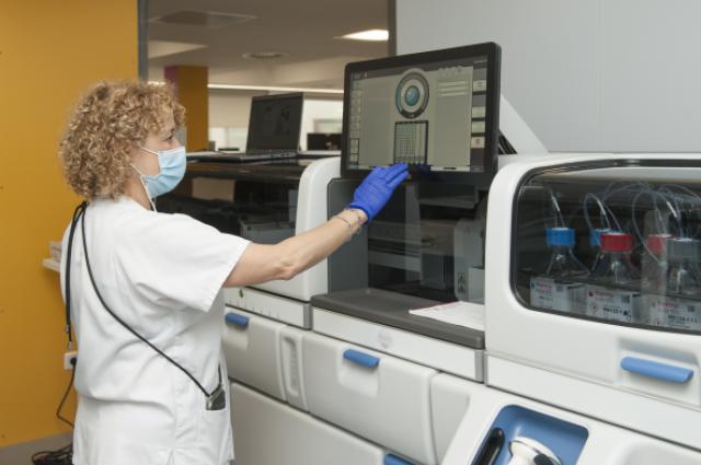 Cascadion automatitzat al Laboratori ubicat a l'Hospital Universitari de Bellvitge