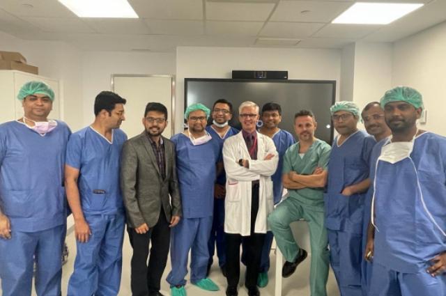 Nou cardiòlegs intervencionistes indis visiten l’HUB per conèixer el maneig de lesions coronàries complexes i la implantació de TAVIs