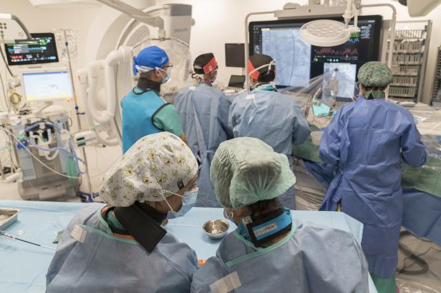 L’Hospital de Bellvitge es consolida com a referent en implantacions de vàlvula aòrtica transcatèter (TAVI