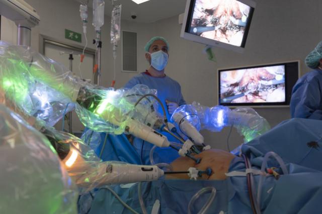  Bellvitge es converteix en el primer hospital de l’Estat amb quatre robots quirúrgics