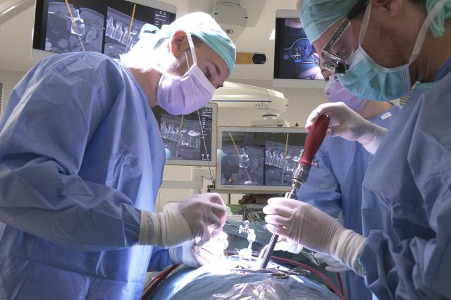 Un nou sistema de bloqueig permet prevenir l'hèrnia discal lumbar recurrent