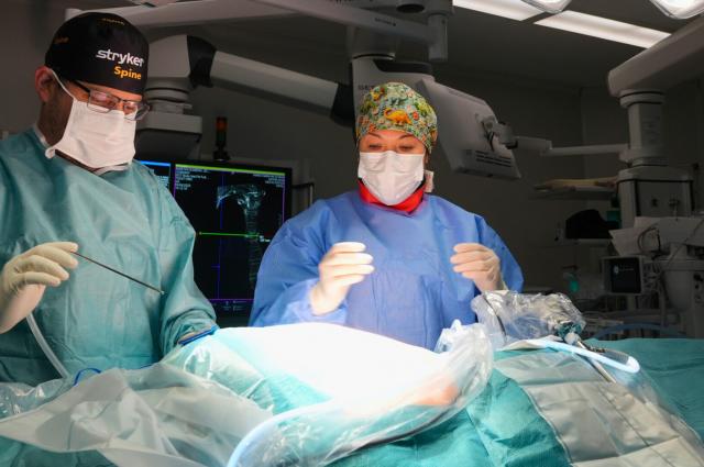Innovadora intervenció de columna a l'Hospital Joan XXIII dels serveis de Neurocirurgia –servei estès de l'HUB– i Cirurgia Toràcica