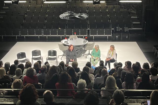  La Dra. Pla participa en un col·loqui a partir de l'obra Dones de radi organitzat per ICSarts