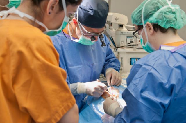 Intervenció quirúrgica d'Oftalomologia a l'Hospital de Bellvitge
