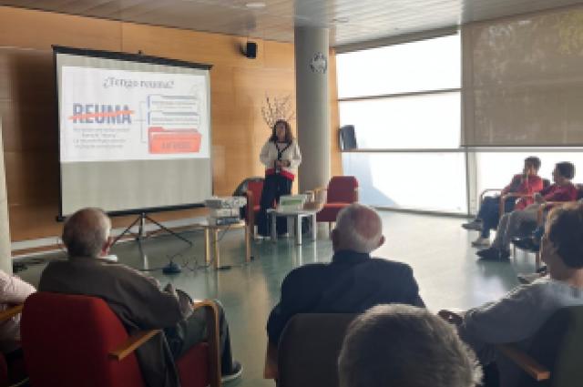 L’Hospital de Bellvitge resol dubtes sobre l’artrosi en una nova sessió del cicle “Disculpi, tinc un dubte...” a la Biblioteca de Bellvitge