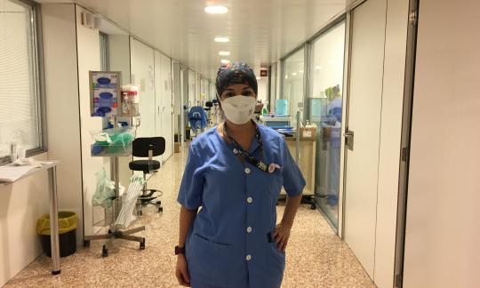 #RetratsCovidHUB (V) Jessica Redondo, auxiliar d'infermeria UCI:  “Creem vincles molt forts amb els pacients"