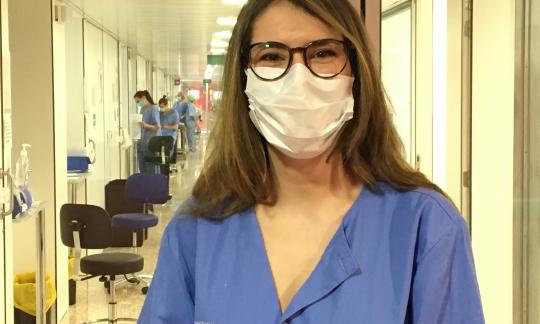 #RetratsCovidHUB (IX) | Marta Martínez, infermera de la UCI: “Hem après a manejar emocions"
