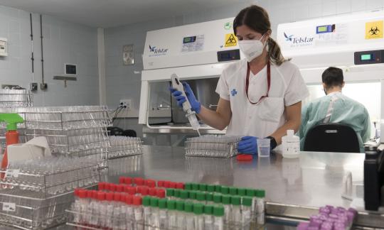 La UB y el Hospital de Bellvitge evaluarán la incidencia de la infección por SARS-CoV-2 en la comunidad universitaria